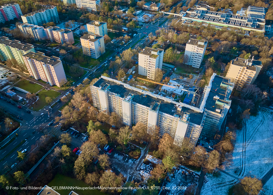 22.12.2022 - Fassadensanierung am Krl-Marx-Ring 11-21 in Neuperlach